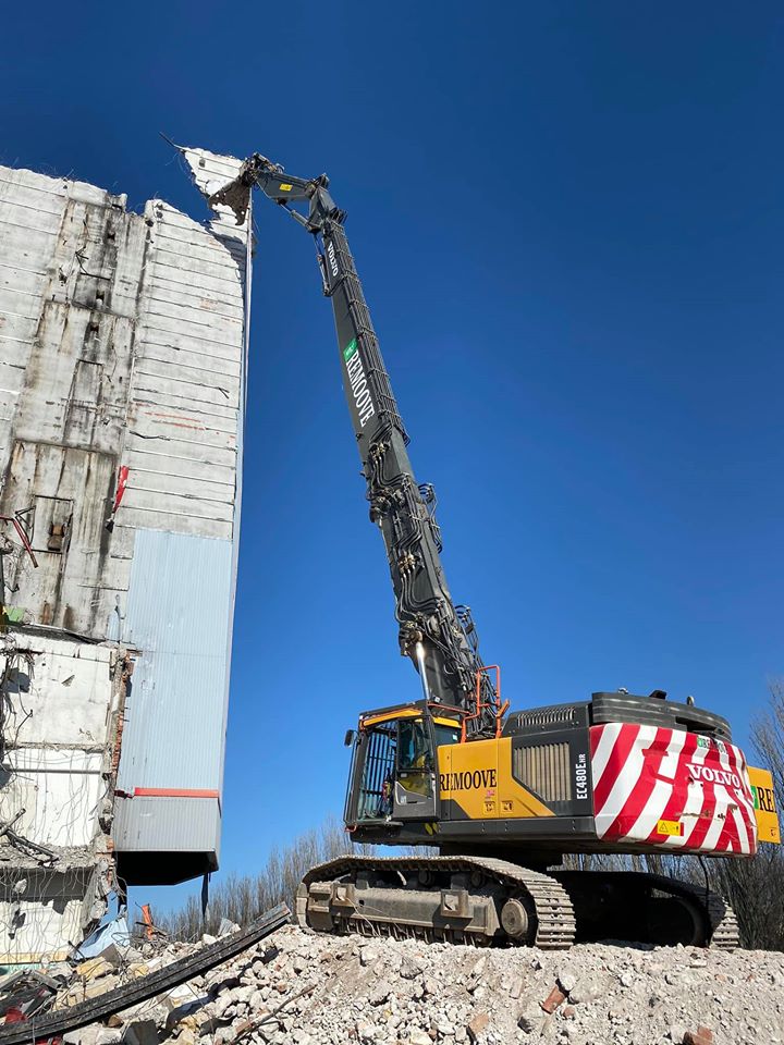 En rivning med mycket höjdrivning!