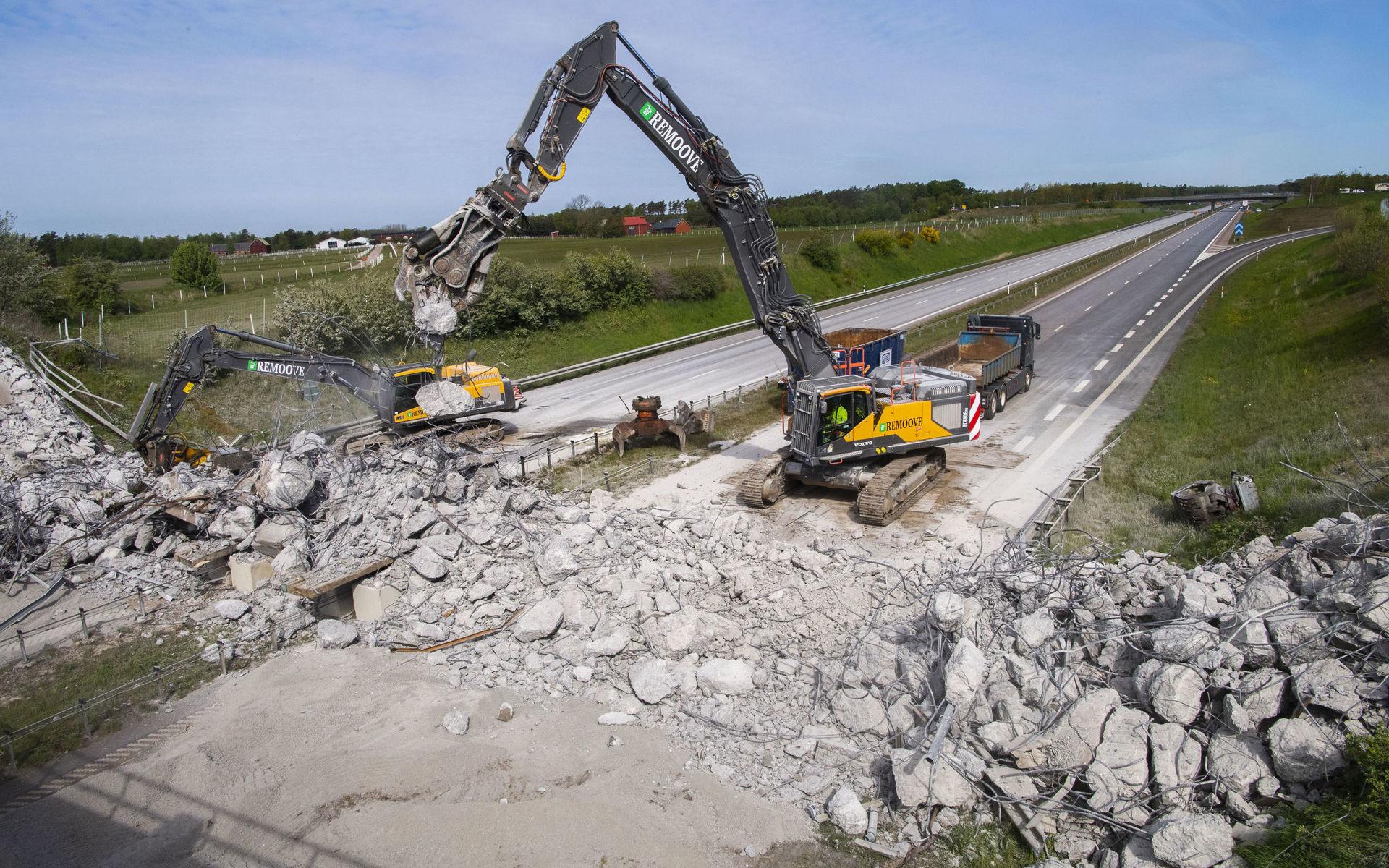 0PpNhIYRJ_QYJjC7Q8o0RqVmqsTw-REGULAR