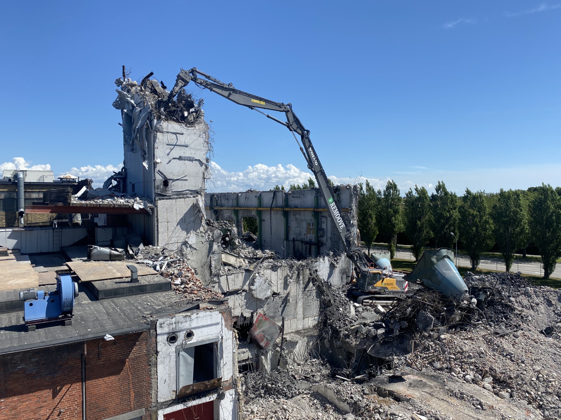 7ea795dc-f6c8-48c2-be99-c2411a2b78ce